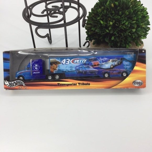 Hot Wheels Diecast Semi Transporter - Picture 2 of 7